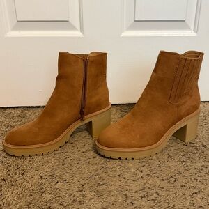 Universal Thread Tan Heeled Boots